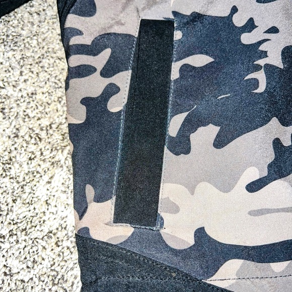 Vertical ‘9 camouflage boys zipper jacket - Picture 5 of 10